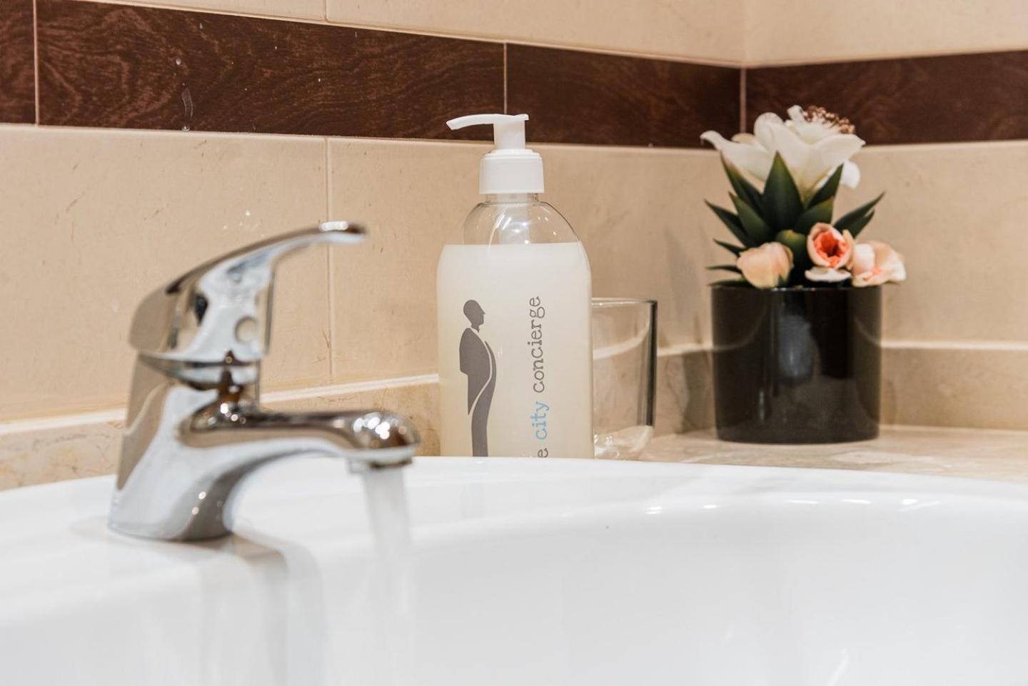 Guestready - Luxe Living By The Pool Apartman Póvoa de Varzim Kültér fotó